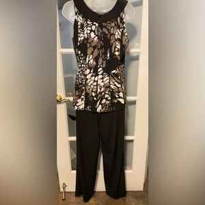 Sandra Darren 2 piece pants suit.  Size 10. Black, brown & white colors.